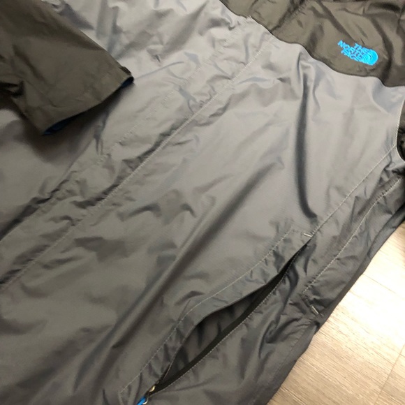 The North Face windbreaker/rain jacket Size M - Picture 3 of 8